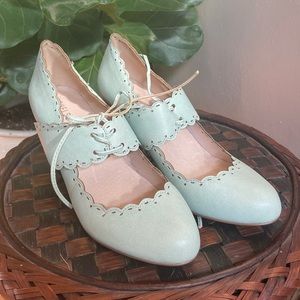 Robbin egg blue vintage inspired heels; size 39